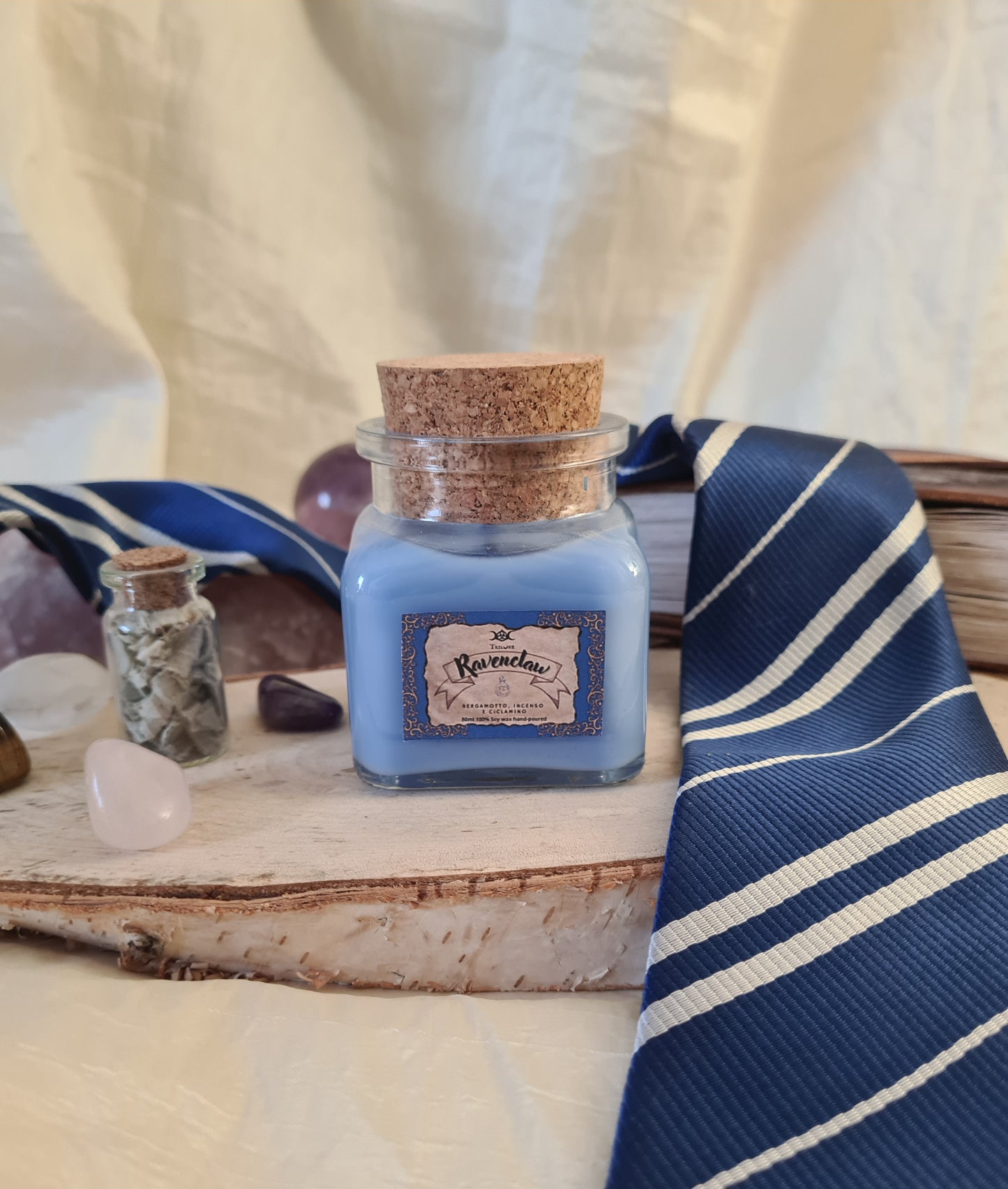 Candela "Ravenclaw" – Bergamotto, Incenso e Ciclamino | 130ml o 80ml