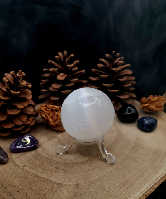 Sfera in Selenite per Armonizzazione Energetica e Meditazione | Cristallo Naturale