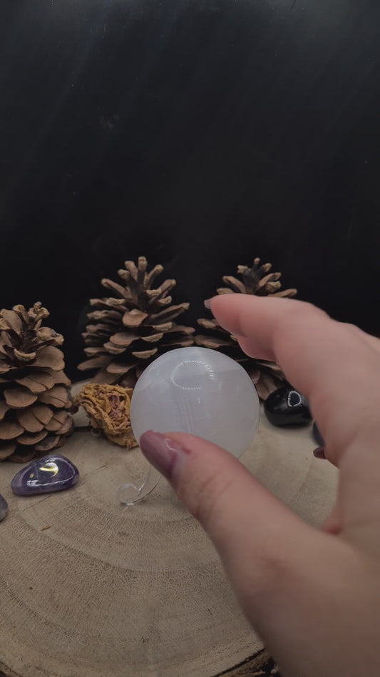 Sfera in Selenite per Armonizzazione Energetica e Meditazione | Cristallo Naturale