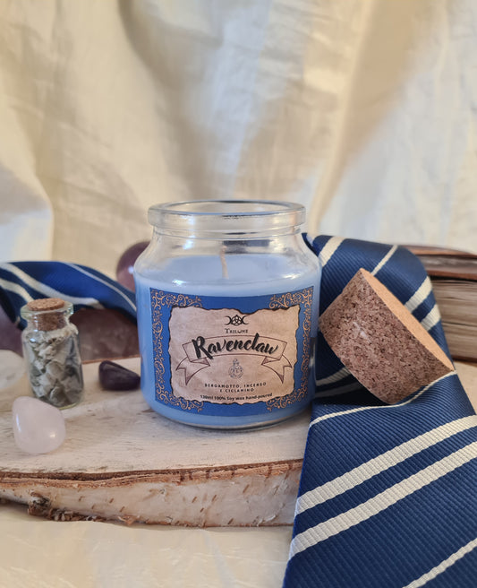 Candela "Ravenclaw" – Bergamotto, Incenso e Ciclamino | 130ml o 80ml