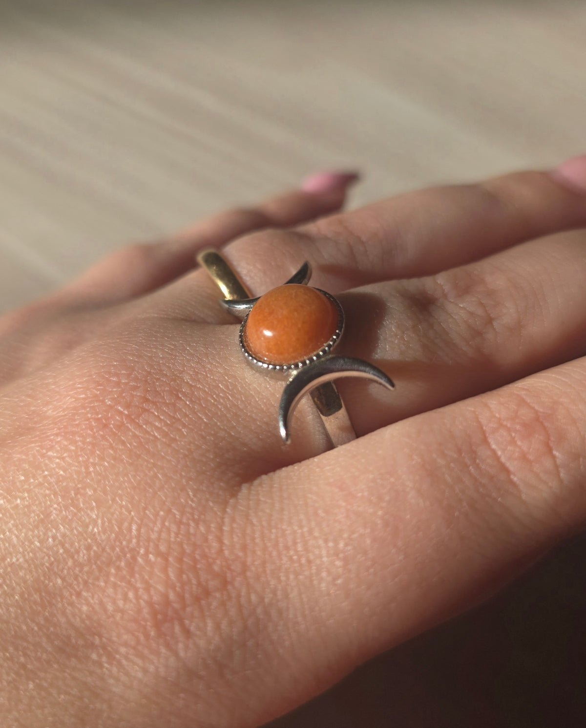 SELENE — Anello Triplice Luna con Pietra Naturale