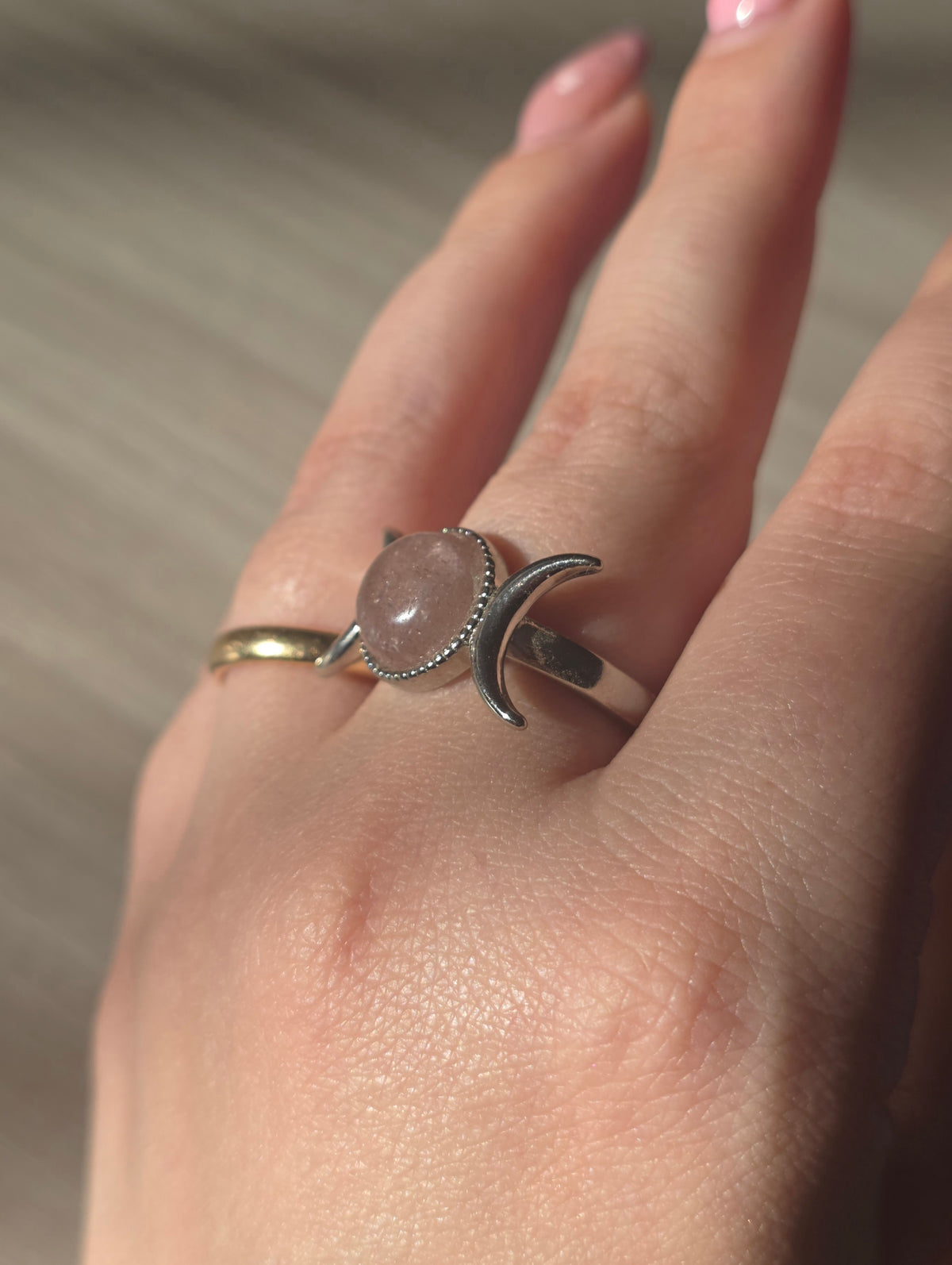 SELENE — Anello Triplice Luna con Pietra Naturale