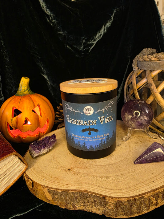 Candela Samhain Veil – Incenso, Sandalo e Pepe Rosa