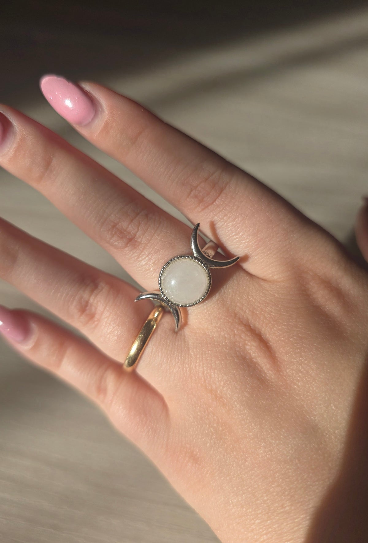 SELENE — Anello Triplice Luna con Pietra Naturale