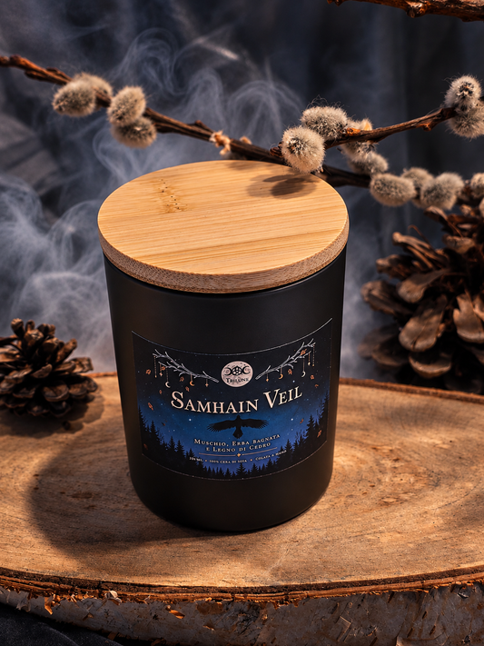 Samhain Veil – Candela Rituale | Muschio, Erba Bagnata e Legno di Cedro